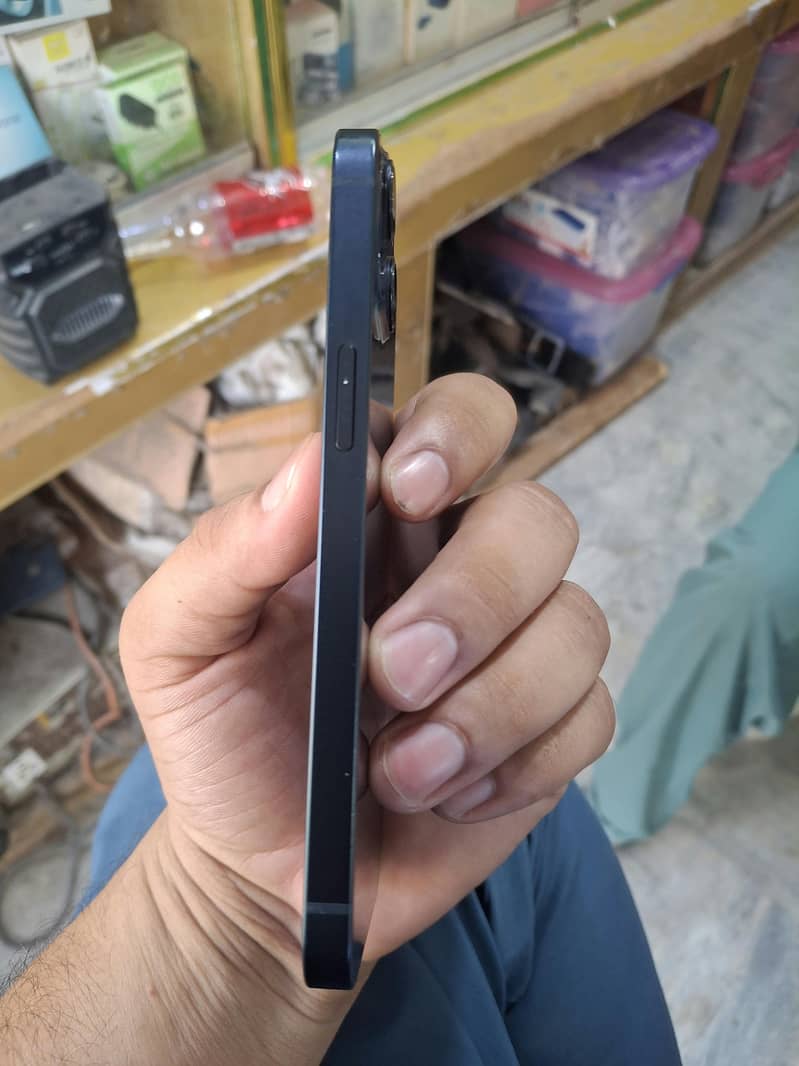 Apple iPhone 13 5