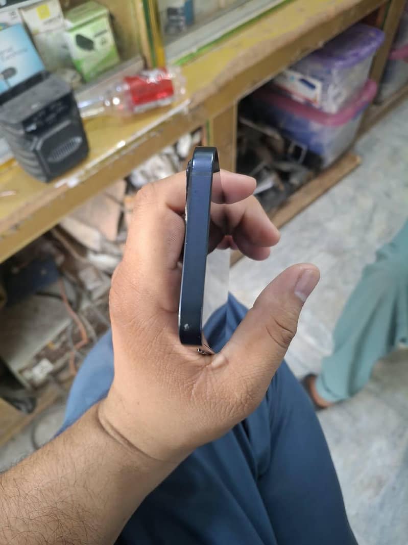Apple iPhone 13 6