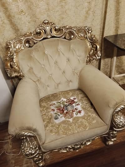 7 seater sofa set of cream colour with provincial design