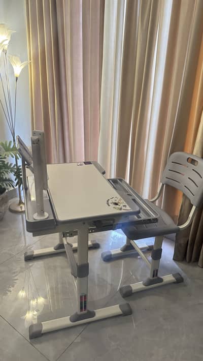 Kids study table and chair