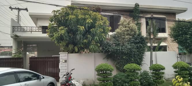 Beautiful Corner Standard 3 Bedrooms House Available For Rent in Askari-9