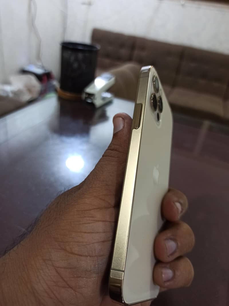 Apple iPhone 12 Pro 1