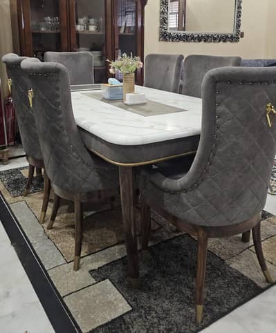 6 Seater Dinning table with Rug