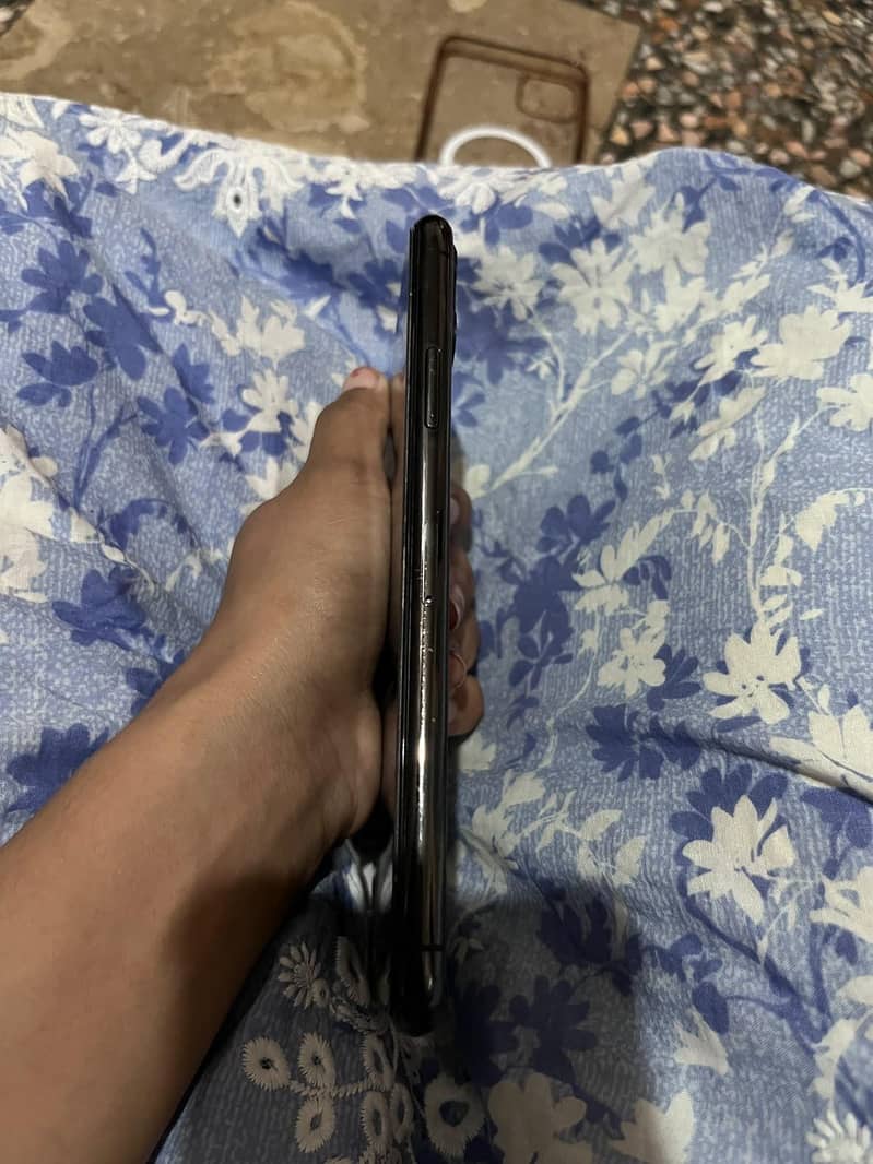 Apple iPhone 11 Pro Max 3