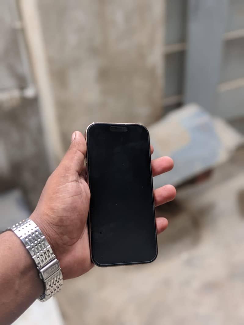 Apple iPhone 16 Pro 7
