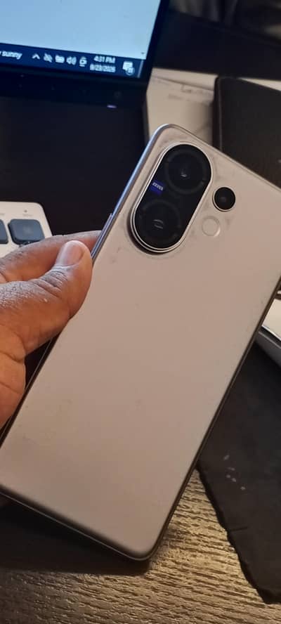 VIVO V60 WITH COMPLETE ACCESSORIES NO SINGLE FAULT