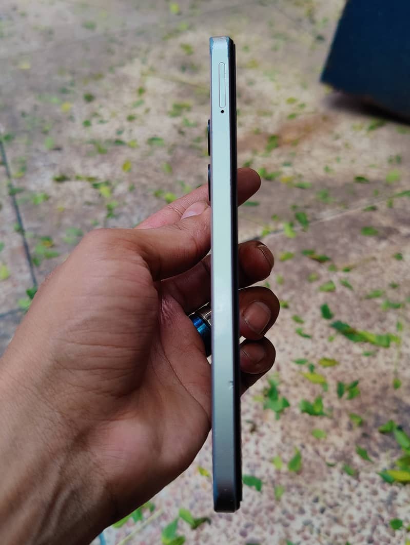 Realme C33 9