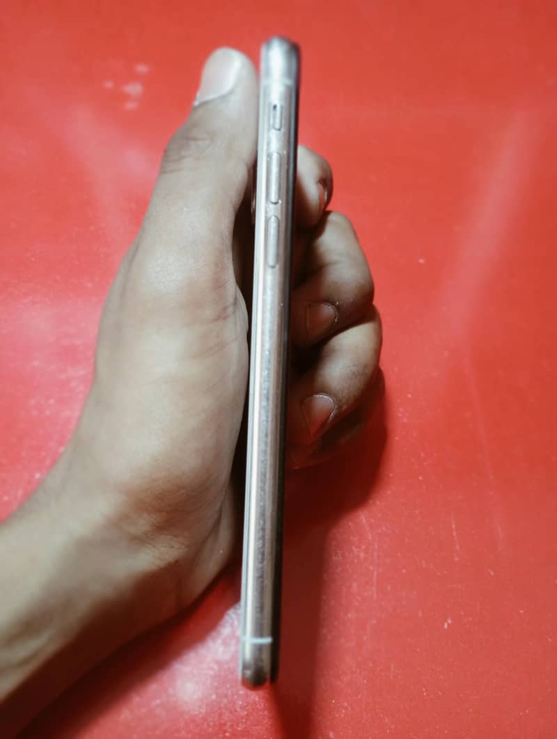 Apple iPhone X 4