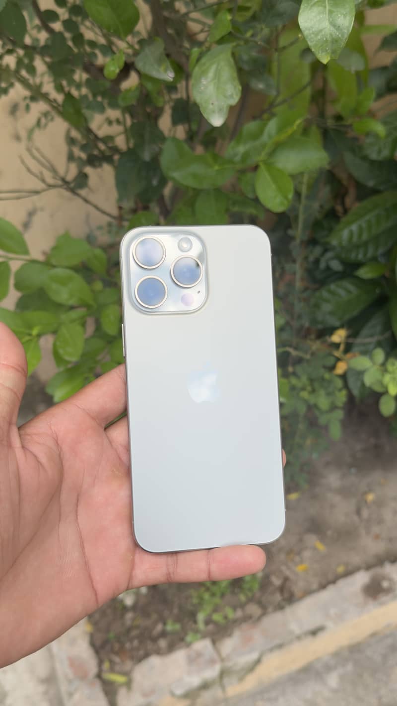 Apple iPhone 15 Pro Max 1