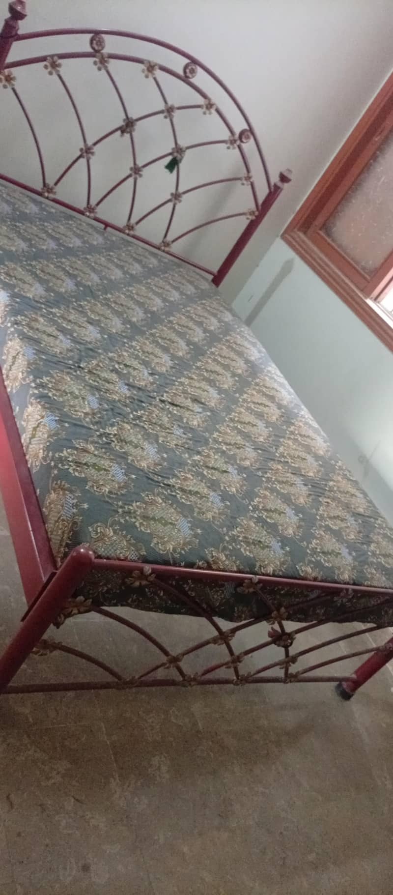 bed with dreasing table 1