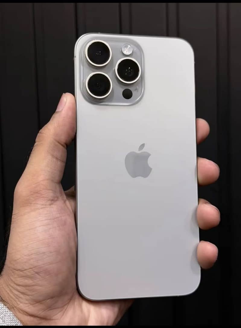 Apple iPhone 15 Pro Max 3