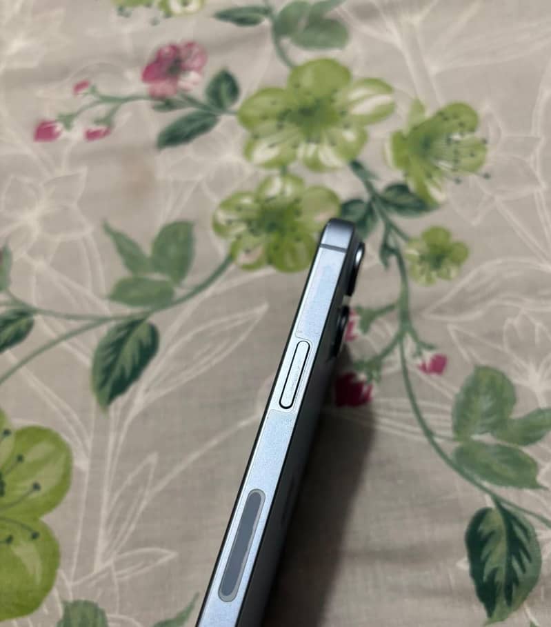 Apple iPhone 14 3