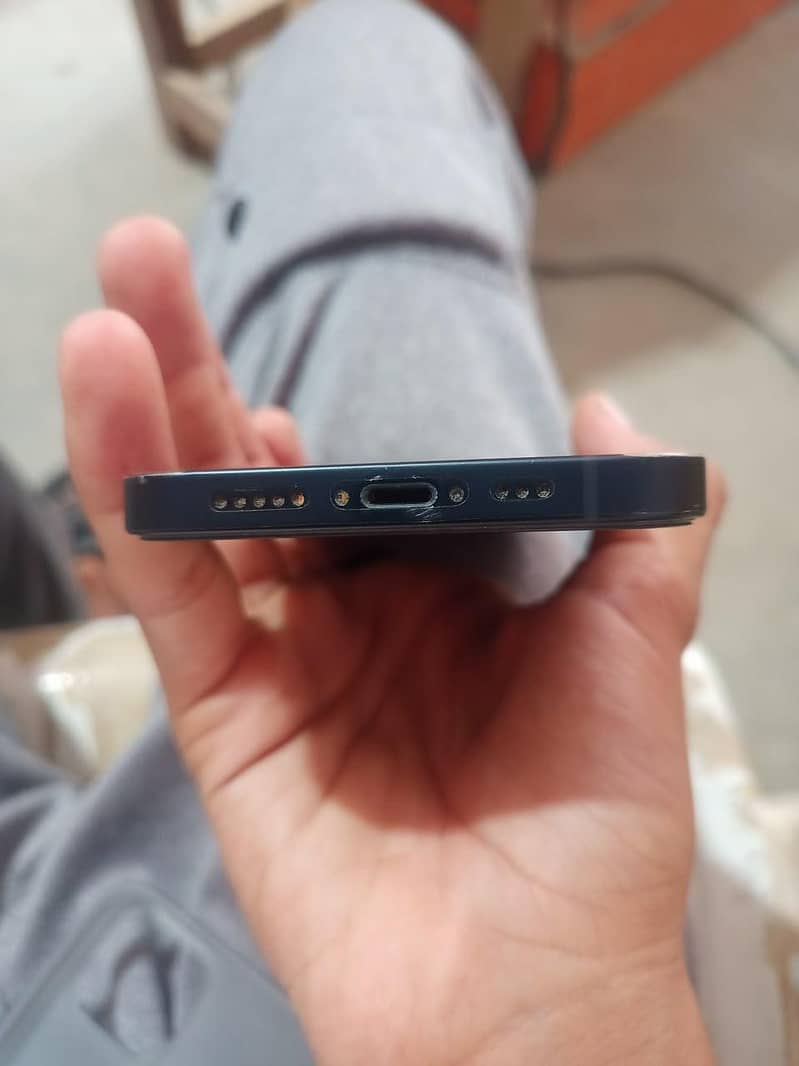 Apple iPhone 12 3