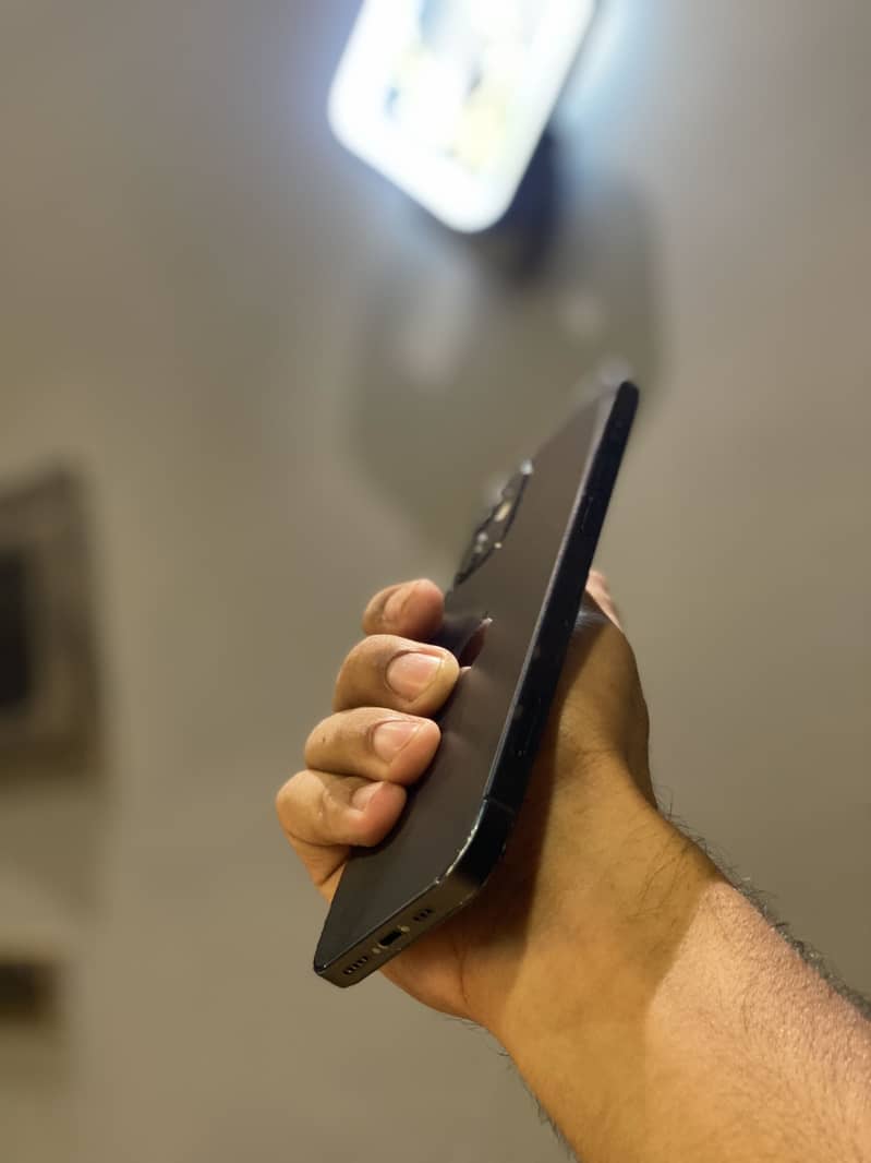 Apple iPhone 12 3