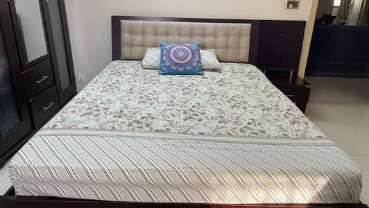 Complete Wooden Bedroom Set – King Bed, 2 Side Tables & 3-Door Wardrob