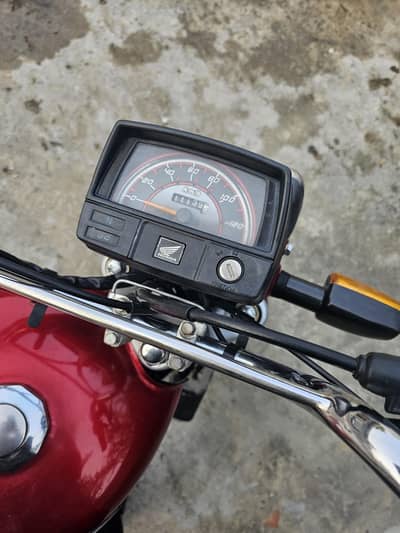 CD 70 2024 model 11 month ko le tha