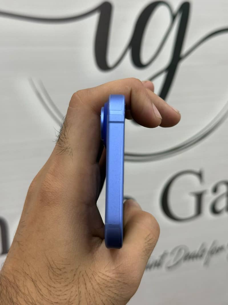 Apple iPhone 16 2