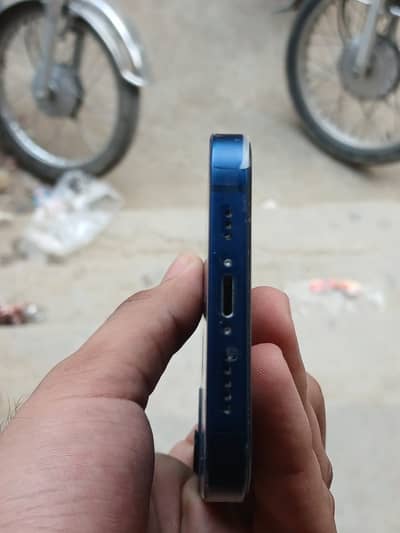 Apple iPhone 12