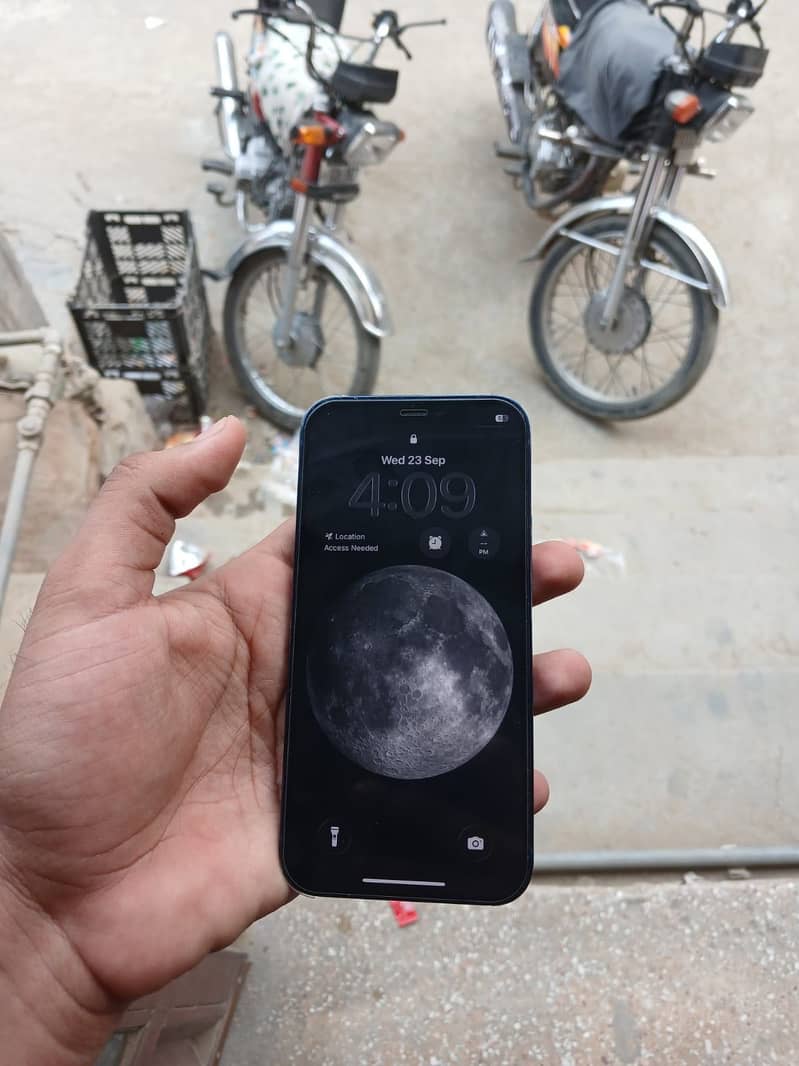 Apple iPhone 12 1
