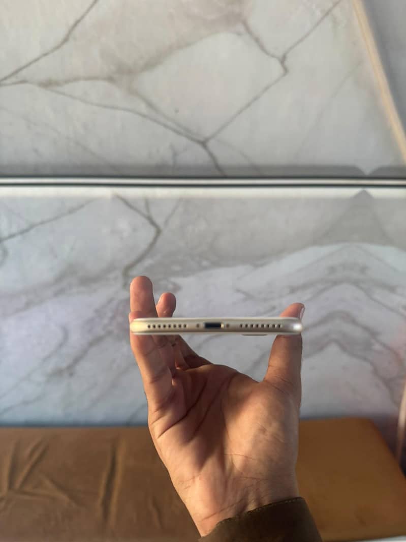 Apple iPhone 7 Plus 2