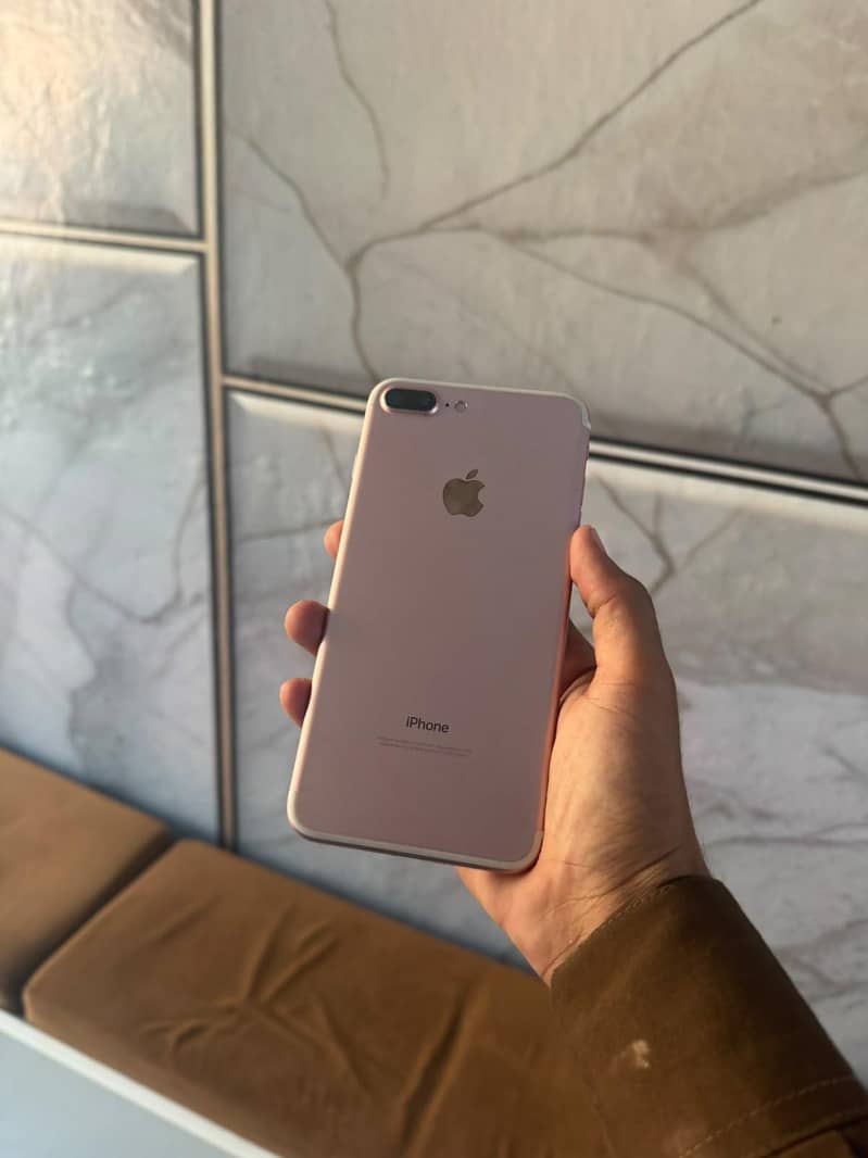 Apple iPhone 7 Plus 5