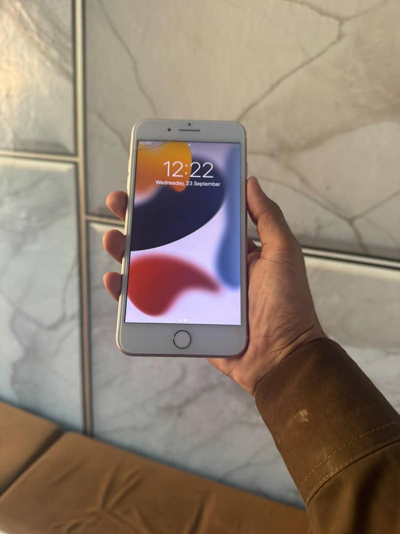 Apple iPhone 7 Plus 6