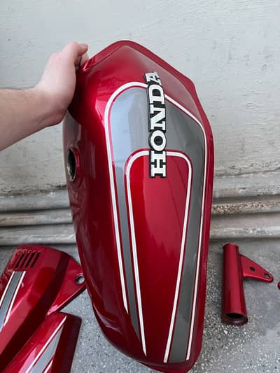 Honda CG125 1986 model geninen fuel tank and said Mattel cover