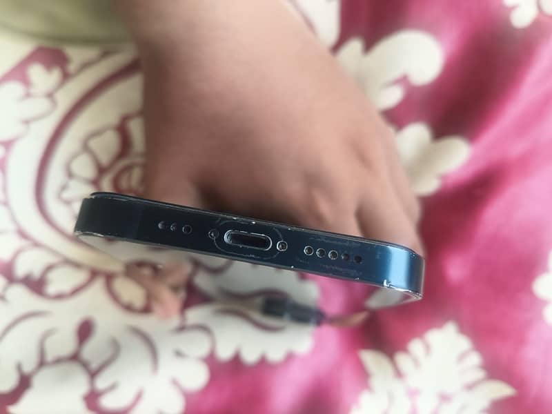 Apple iPhone 14 3