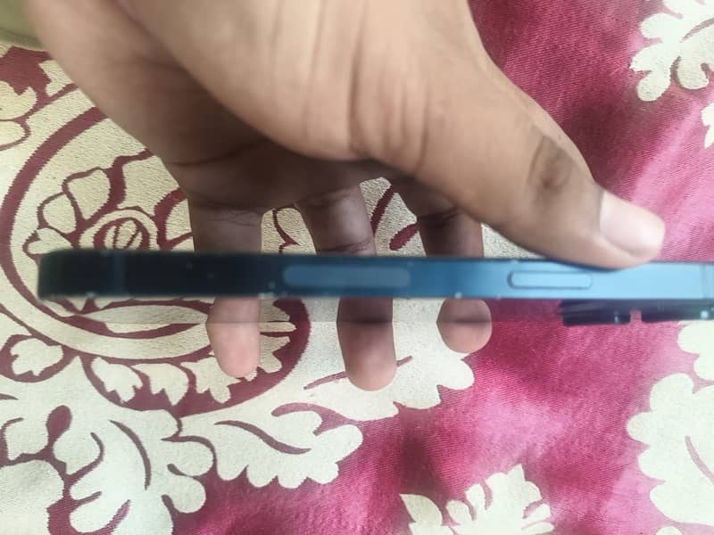 Apple iPhone 14 4