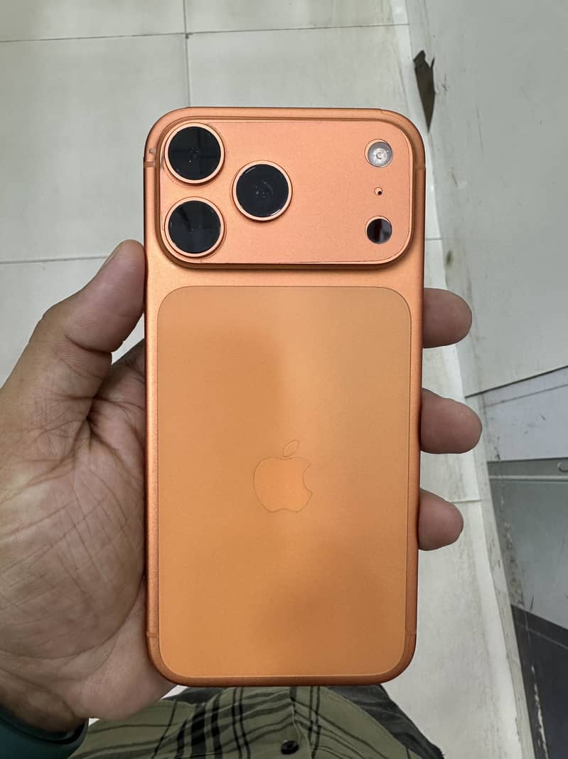 Apple iPhone 17 Pro Max 4