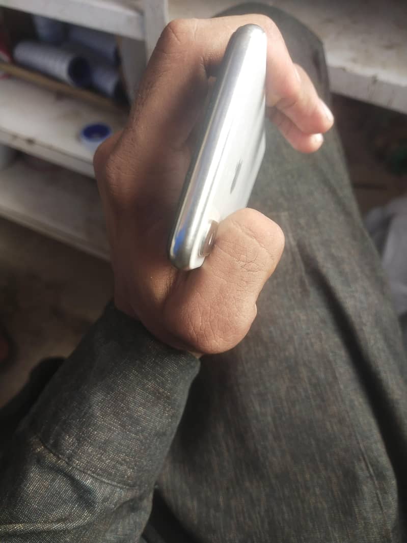 Apple iPhone X 2