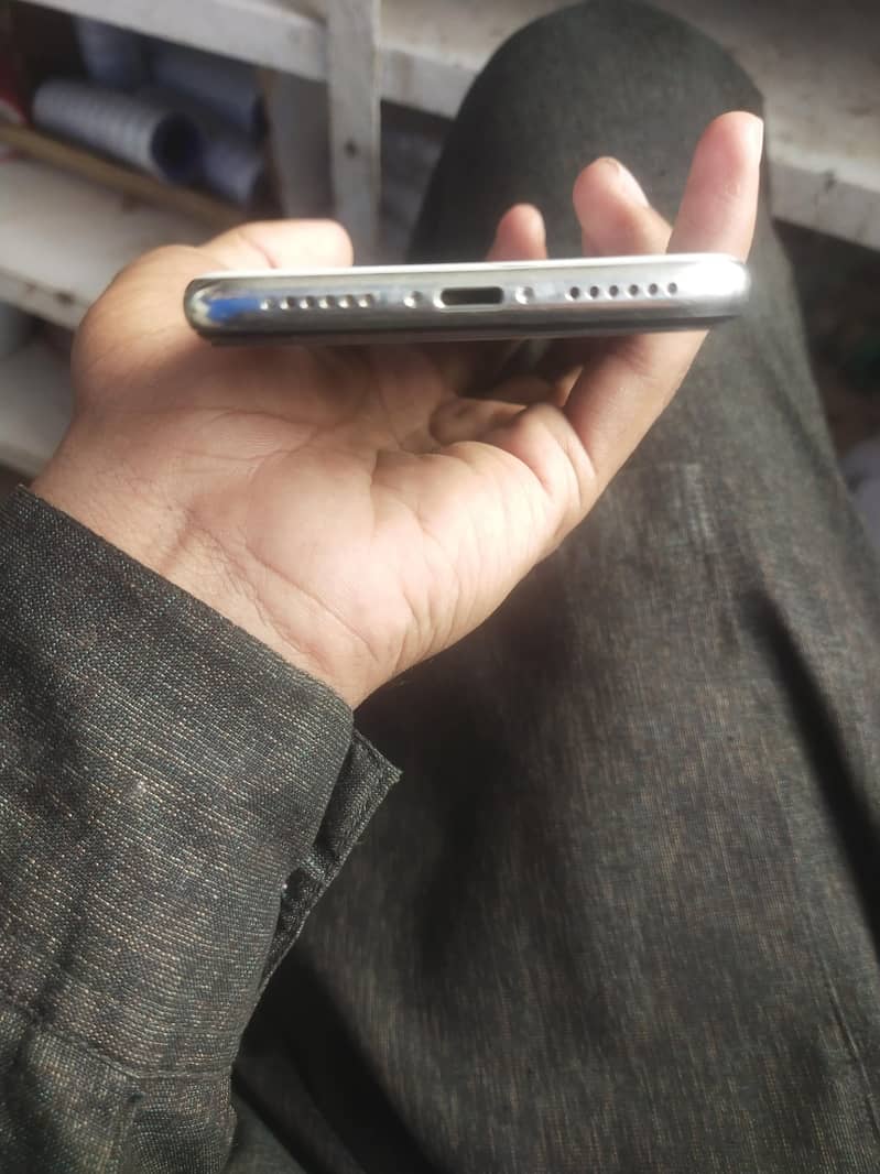 Apple iPhone X 3