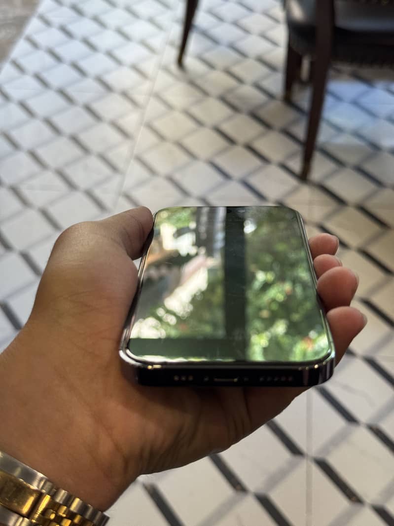 Apple iPhone 14 Pro 2