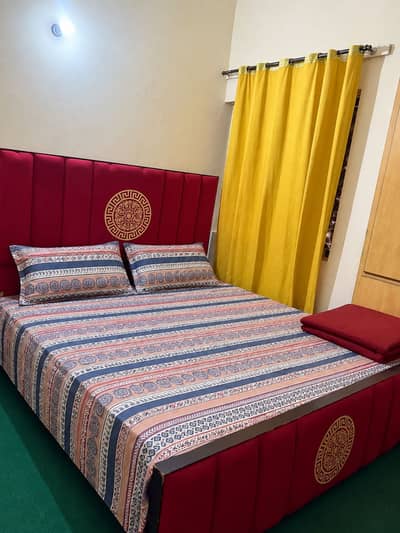 1 full size bed nd dressing table