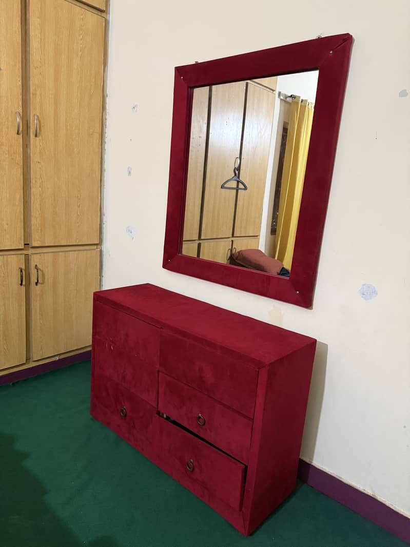 1 full size bed nd dressing table 1