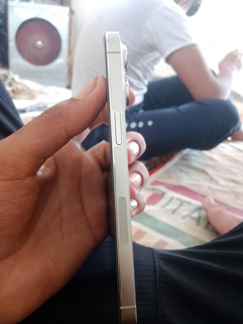 Apple iPhone 14 Pro Max 4