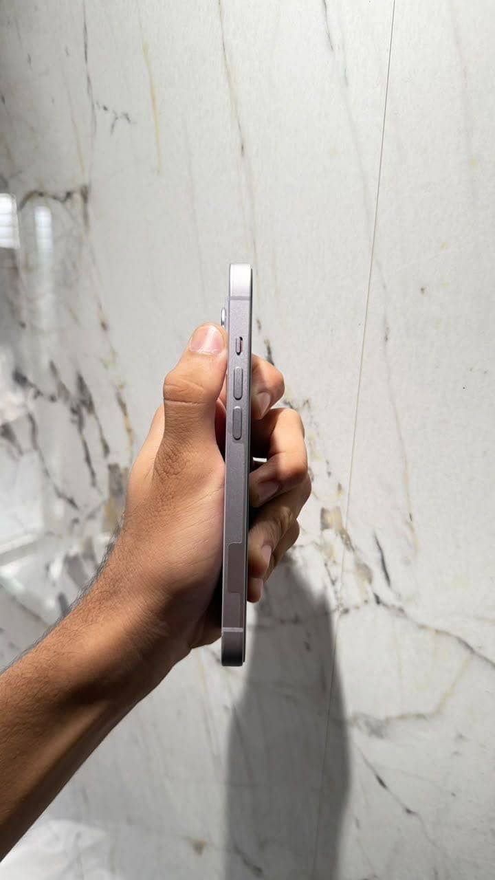 Apple iPhone 14 4