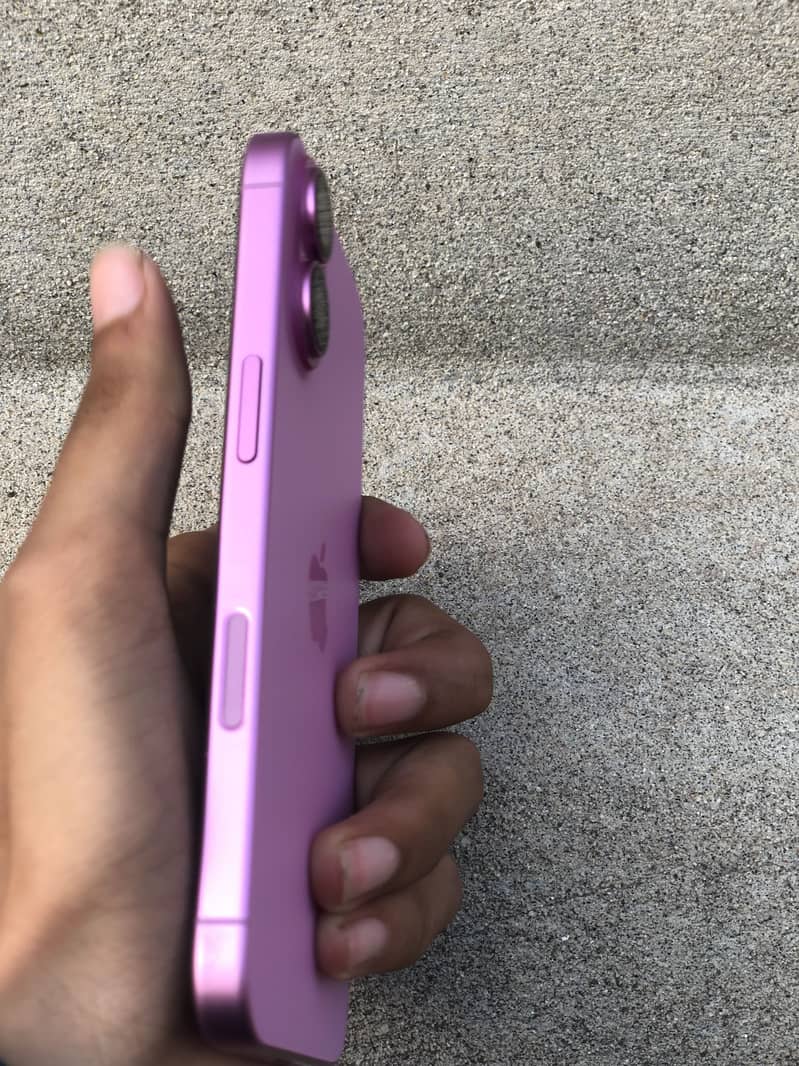 Apple iPhone 16 5