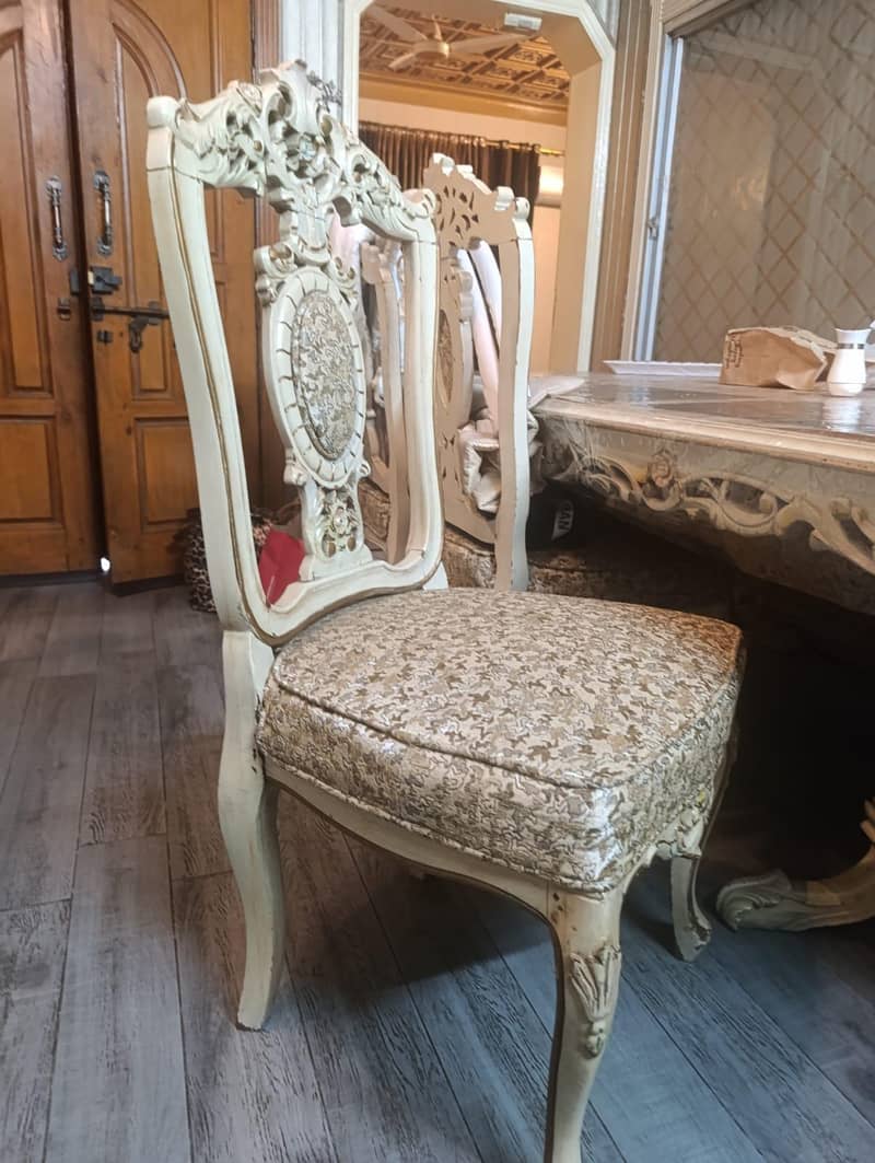 Dining table with 8 chairs 3