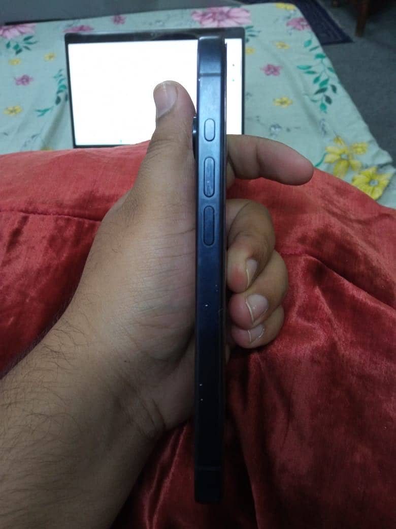 Apple iPhone 15 Pro 3