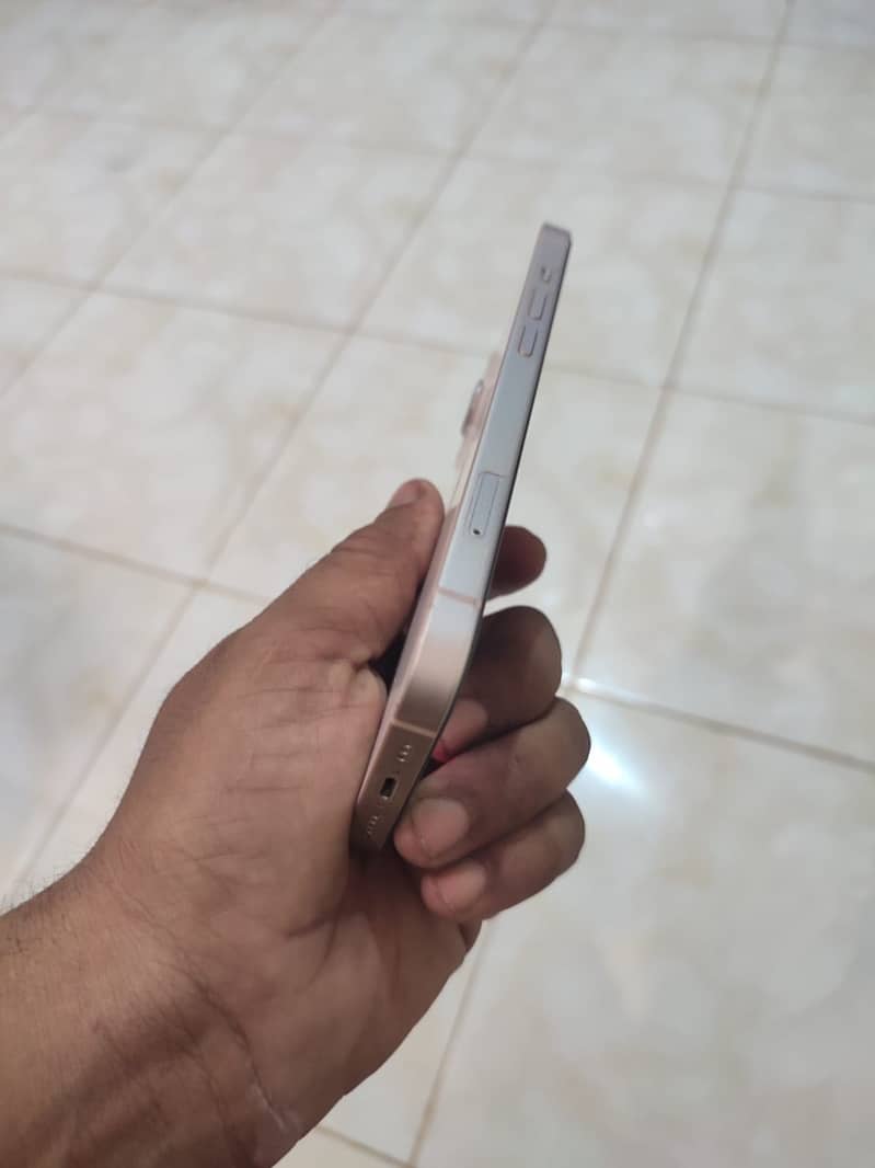 Apple iPhone 13 6