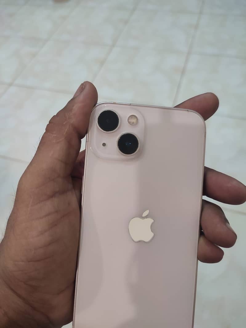 Apple iPhone 13 8
