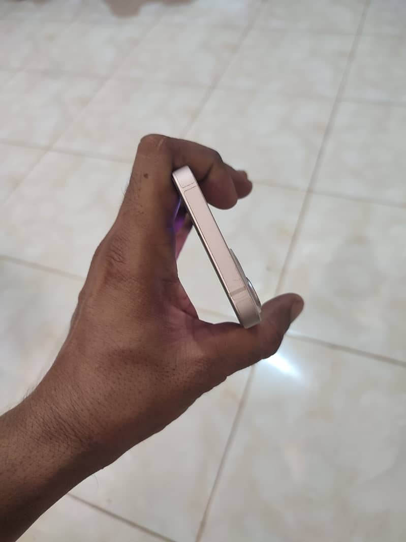 Apple iPhone 13 9