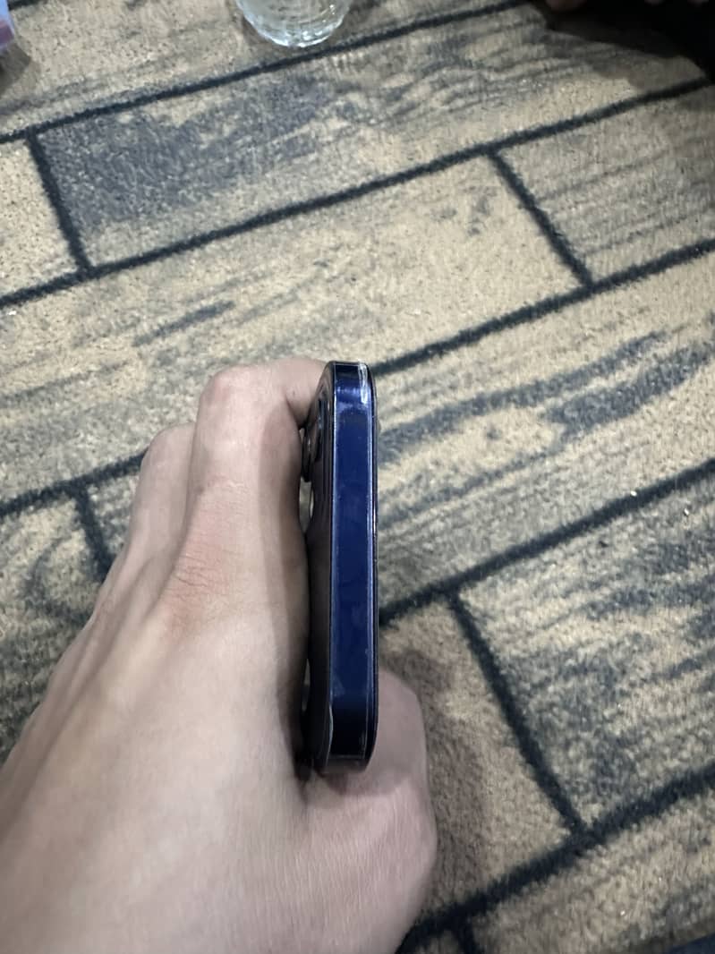 Apple iPhone 12 3