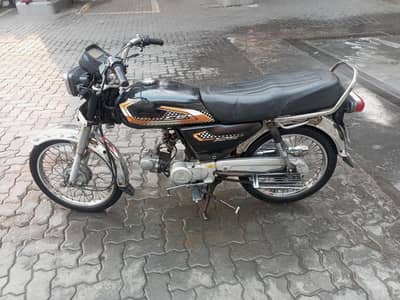 Honda CD 70, Model 2010, Very Good Condition & Petrol Average,