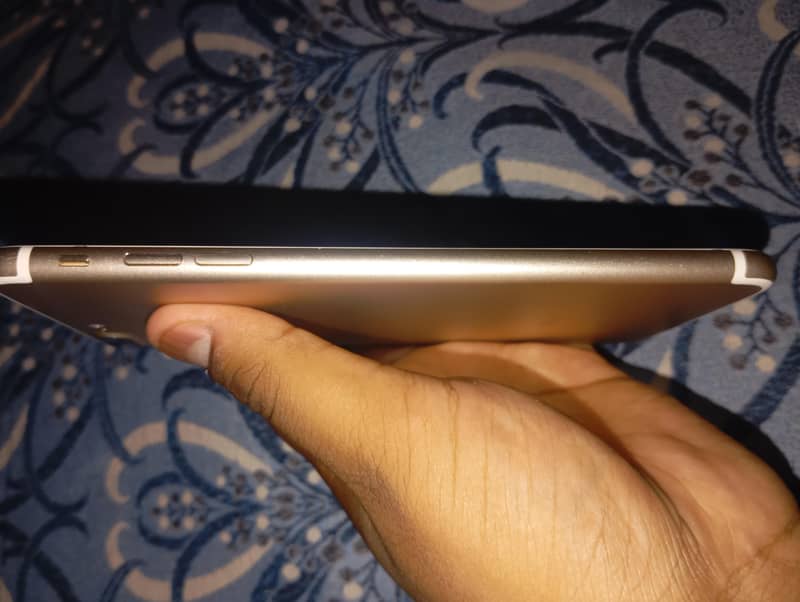 Apple iPhone 7 Plus 2