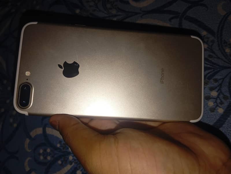 Apple iPhone 7 Plus 3