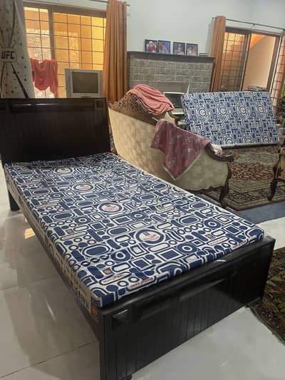 Single wooden bed