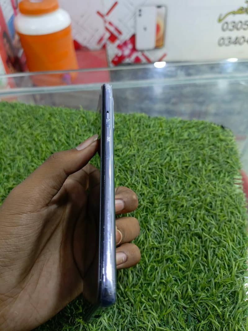 One Plus 9 5G 4
