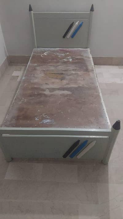 2 pencil beds for sale